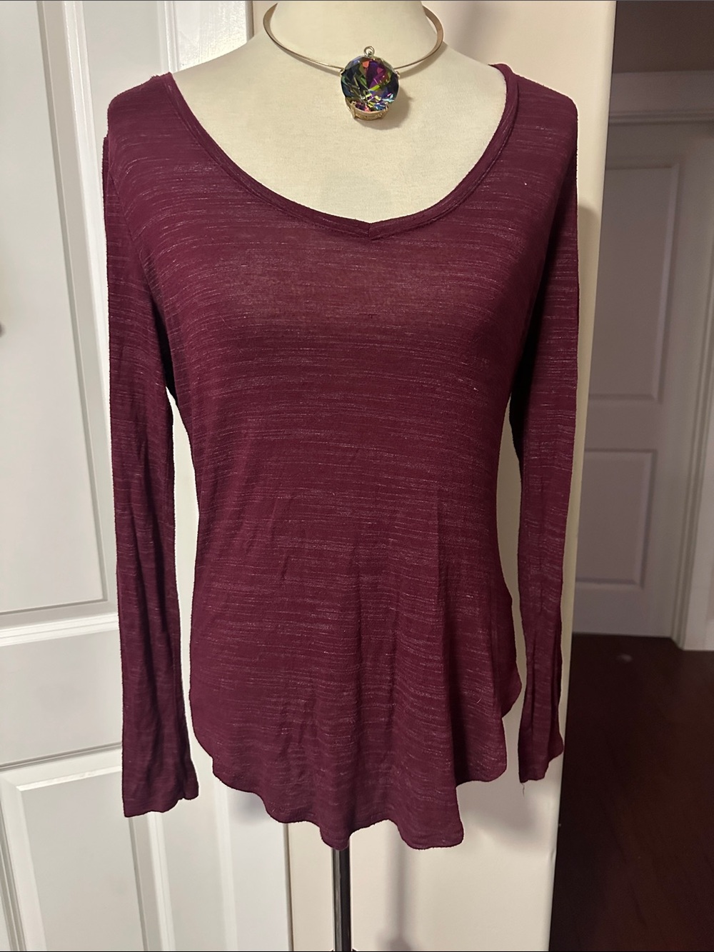 SO Maroon Space-Dye Long Sleeve Scoop Neck Top Size M EUC